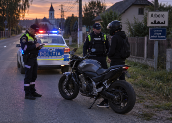 Polițiștii i-au făcut semn să oprească, el a ales să fugă. După 600 de metri au aflat și de ce