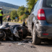 Motociclist fără permis, accident la Pârteștii de Jos. Nu a păstrat distanța și a lovit un autoturism care circula în fața sa. Motocicleta avea certificatul suspendat din 2022 pentru lipsa ITP, iar polițiștii au dat amenzi de aproape 3.000 de lei