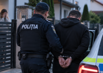 Bărbat din Rădăuți, reținut după ce a încălcat ordinul de protecție chiar a doua zi după emitere. S-a dus la poarta soției, deși trebuia să păstreze o distanță de 200 de metri