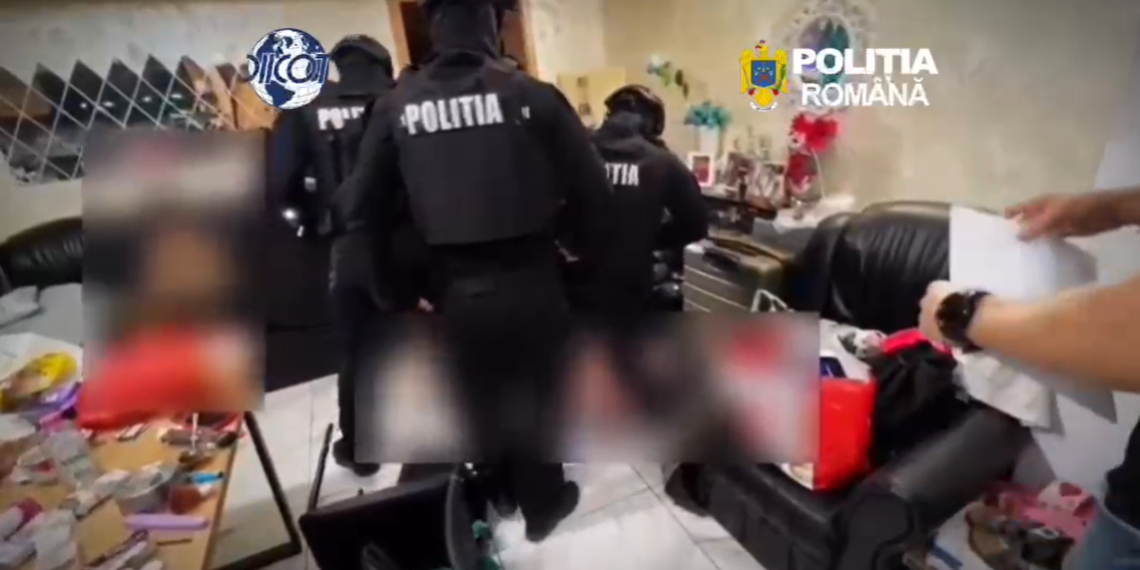 Recidivist, arestat după ce ar fi vândut droguri de mare risc. Două femei, cercetate în același dosar. Substanțele cristaline erau vândute cu sume între 150 și 500 de lei