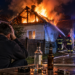 Recidivist din Bosanci, tată a cinci copii și vechi ”prieten” al focului, condamnat la 3 ani de închisoare după ce a incendiat casa mamei sale. Mai fusese închis după ce își înjunghiase fosta concubină și incendiase căpițe de fân