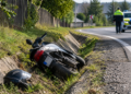 Doi minori, de 15 și 14 ani, răniți după ce au ajuns cu un motociclu în șanț, la Dărmănești. Vehiculul avea număr fals și era căutat de autoritățile din Italia