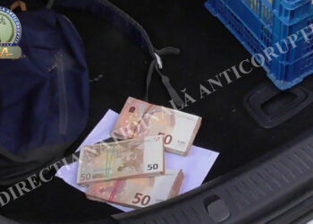 Flagrant DNA pentru 11.000 de euro. Un bărbat ar fi promis ”intrare” la șefi din ANAF și tratament favorabil la controale fiscale