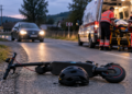 Doi minori, de 13 și 17 ani, răniți după ce au căzut de pe o trotinetă electrică, la Stroiești. S-au speriat de o mașină care venea din sens opus