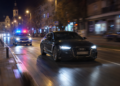 Urmărire ca-n filme pe străzile din Rădăuți. Un tânăr cu permisul suspendat a fugit de polițiști cu un Audi și a fost reținut după opt zile