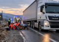 Muncitor lovit de un camion, în timp ce traversa un drum din Marginea. Bărbatul lucra la instalarea canalizării