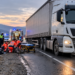 Muncitor lovit de un camion, în timp ce traversa un drum din Marginea. Bărbatul lucra la instalarea canalizării