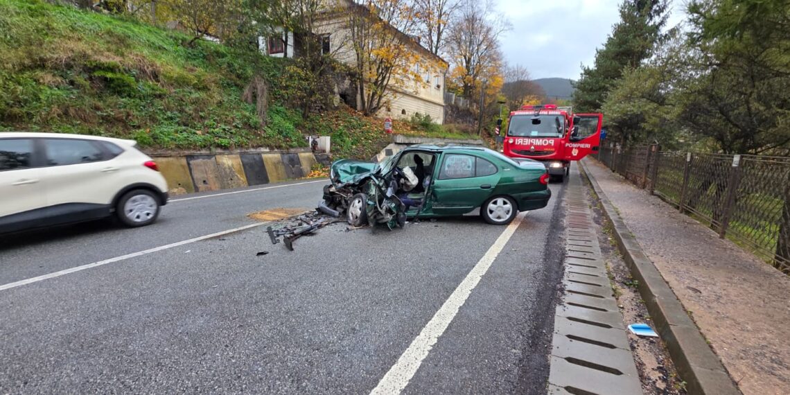 Detalii despre accidentul de la Iacobeni. Un șofer de 62 de ani a adormit la volan, a pătruns pe contrasens și s-a izbit frontal de o autoutilitară care circula regulamentar