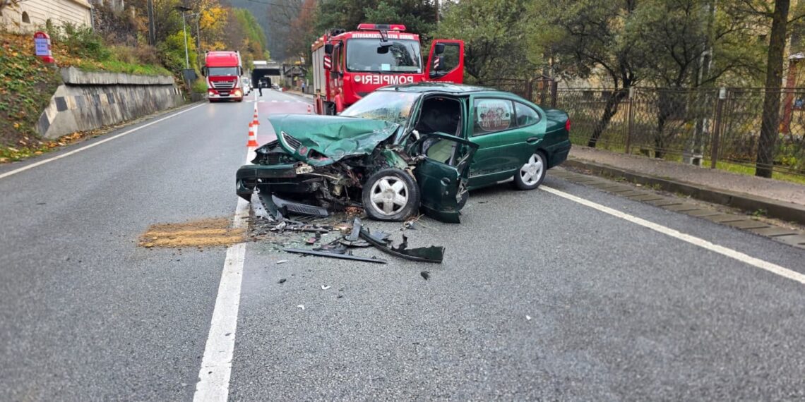 Detalii despre accidentul de la Iacobeni. Un șofer de 62 de ani a adormit la volan, a pătruns pe contrasens și s-a izbit frontal de o autoutilitară care circula regulamentar