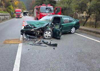 Detalii despre accidentul de la Iacobeni. Un șofer de 62 de ani a adormit la volan, a pătruns pe contrasens și s-a izbit frontal de o autoutilitară care circula regulamentar