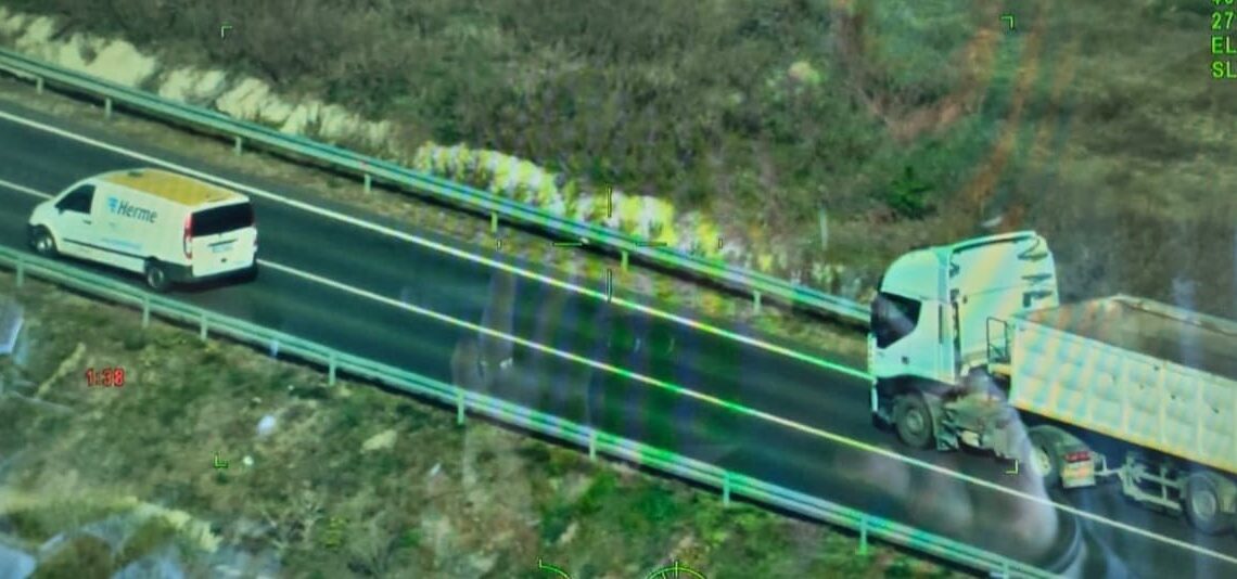 Elicopter al MAI, ridicat deasupra șoselelor din Suceava. Peste 700 de amenzi și 87 de permise reținute în patru zile