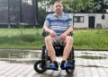 Viața unui tată de 37 de ani a luat o întorsătură dramatică peste noapte. Are nevoie de ajutorul nostru pentru a putea merge și vorbi din nou, pentru băiețelul său de doar 4 ani: ”Pur și simplu m-am trezit cu probleme la echilibru și la mers”