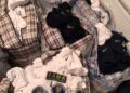Un ucrainean a încercat să intre în România, prin Vama Vicovu de Sus, cu aproape 4.500 de perechi de șosete suspectate a fi contrafăcute. Marfa valorează aproape 90.000 de lei