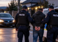 Bărbat din Vama, reținut după ce și-a urmărit fosta concubină cu mașina și a pândit-o în fața unui magazin. Avea ordin de protecție și nu avea voie să se apropie la mai puțin de 100 de metri de femeie