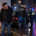 Scandal conjugal de pomină într-un apartament din Suceava! O femeie s-a întors de la serviciu și și-a găsit soțul cu băutura-n freză, fără să fi făcut curățenie în casă. Când i-a reproșat că a băut în loc să facă treabă, acesta a pălmuit-o, iar ea i-a dat cu o sticlă în cap. Individul a plecat beat cu mașina și a provocat un accident