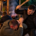 Grătar cu scandal la Rădăuți. După o ceartă la cărți, un bărbat s-a întors înarmat cu un par și și-a lovit în cap partenerul de joc. Agresorul a fost reținut pentru 24 de ore