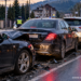 Un șofer de Audi a intrat într-un Mercedes oprit în coloană și l-a proiectat într-o Mazda. O femeie care nu purta centura de siguranță a ajuns la spital