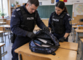 Dosar penal pentru un elev de clasa a VII-a care a venit cu un cuțit cu o lamă de 20 de centimetri în ghiozdan, la Școala Gimnazială Udești