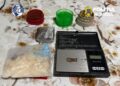 O tânără de 19 ani și alți trei indivizi aduceau canabis din Cehia prin firme de curierat și vindeau droguri în județul Alba. Cinci persoane reținute în două dosare DIICOT, după șapte percheziții