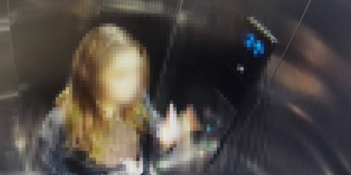 Un elev de 16 ani vindea canabis și ecstasy altor minori și tineri cu bani. Își promova drogurile pe o aplicație și le vindea de acasă, când părinții lipseau. DIICOT a găsit 38 de pastile ecstasy pregătite pentru vânzare