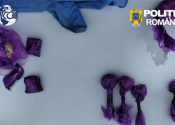Și-a transformat orașul în ”depozit” de droguri. Ascundea ”marfa” și trimitea locația cumpărătorilor. Tânăr de 20 de ani, prins cu ecstasy și 4-CMC