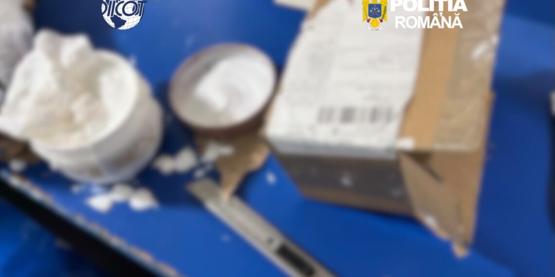 Un tânăr de 28 de ani a comandat droguri din Germania printr-o firmă de curierat internațional, pentru a le vinde în România. A fost prins de polițiști imediat după ce a ridicat coletul