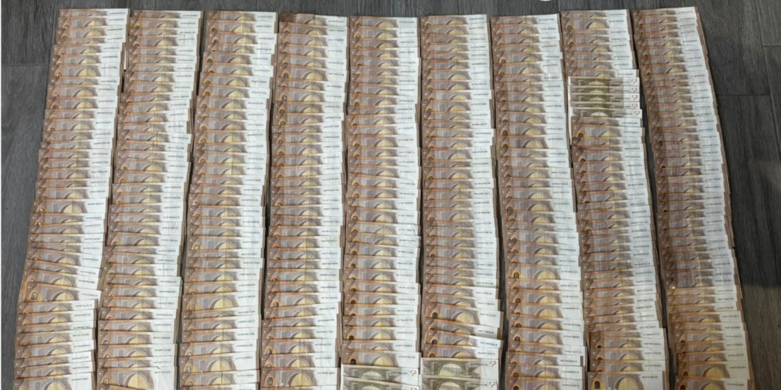 Contrabandă ”ca la firmă”, cu marfă pe datorie și ”scadență” după vânzare. Nouă arestați, peste 228.000 de țigări, droguri și aproape jumătate de milion de lei
