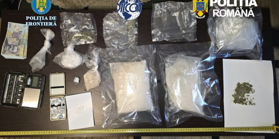 Doi bărbați, reținuți de DIICOT după ce au vândut droguri de mare risc în Timișoara. Aproape două kilograme de substanță cristalină, descoperite la percheziții