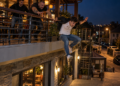 Surpriză pentru ”Lapte” și ”Bârsan” din partea Curții de Apel Suceava! Condamnați inițial cu suspendare, cei doi vor petrece o vreme la pușcărie după ce au bătut și fugărit un tânăr prin Burdujeni până când acesta s-a aruncat de la etajul doi