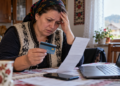 O femeie din Ciprian Porumbescu a descoperit că i-au dispărut bani din cont. Plăți neautorizate către Temu, Shein și TikTok, încă din luna august
