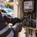 Femeie aflată în arest la domiciliu, cercetată după ce locuința sa ar fi fost alimentată ilegal cu energie electrică