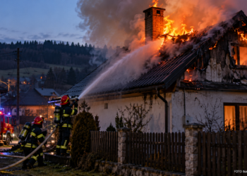 Incendiu la o locuință din Horodnic de Sus, provocat de un coș de fum neprotejat termic. Pagube de 5.000 de euro