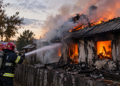 Incendiu la casa unui bătrân de 70 de ani din Humoreni, provocat de un scurtcircuit electric. Un dormitor a fost distrus complet de flăcări