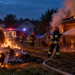 Tânăr beat, internat la Psihiatrie după ce ar fi provocat două incendii. Unul în apropierea casei bunicii sale, celălalt la mai mulți baloți de fân. Bărbatul avea arsuri de gradul I la mâna dreaptă