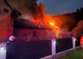 Incendiu puternic la o gospodărie din Frumosu. Acoperișul casei și o anexă au fost distruse de flăcări, pe o suprafață de 250 de metri pătrați. Focul ar fi pornit de la un cablu electric defect