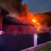 Incendiu puternic la o gospodărie din Frumosu. Acoperișul casei și o anexă au fost distruse de flăcări, pe o suprafață de 250 de metri pătrați. Focul ar fi pornit de la un cablu electric defect