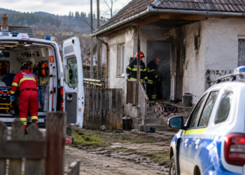 Tânără din Liteni, ajunsă la spital cu arsuri de gradul I si II după niște discuții aprinse cu iubitul, pe fondul geloziei. Bărbatul a reușit să o salveze