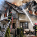 Incendiu cu pagube de circa 100.000 de lei la o casă din Bucșoaia. O vecină a observat fumul gros care ieșea de la mansardă și a dat alarma