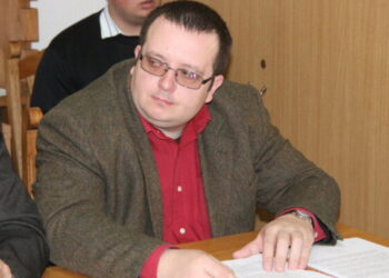 Consilierul județean PSD Ioan Corjuc, găsit inconștient într-o hală din Ipotești, cu răni grave la cap. A fost transportat cu elicopterul la București. Polițiștii încearcă să stabilească ce s-a întâmplat