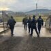 Patru percheziții la Poiana Negrii, într-un dosar de transport ilegal de lemn și posibile falsificări de date în sistemul informatic forestier. Un camion Volvo de 40.000 de euro a fost indisponibilizat