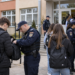 Polițiștii continuă controalele în școlile din Rădăuți. Încă 227 de ghiozdane, luate la puricat. Nici de această dată nu au fost găsite droguri sau obiecte periculoase