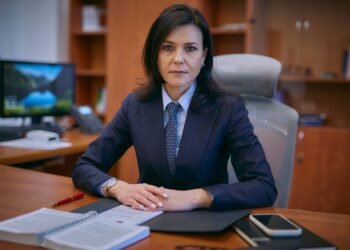 Parchetul General se opune propunerii a trei senatori care vor să elimine dosarele penale pentru persoanele prinse cu droguri destinate consumului propriu și să le sancționeze doar cu amenzi de 1.000–3.000 de lei. Ce riscuri invocă procurorii