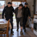 Un bărbat din Frasin a încălcat ordinul de protecție ca să gătească în bucătăria bunicii. Brățara electronică l-a dat de gol, iar polițiștii l-au reținut