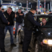 Trei prieteni, unul mai prost ca altul, au făcut scandal la Vama Vicovu de Sus. Unul era beat la volan, altul a amenințat un polițist de frontieră, iar al treilea a venit să le țină partea și s-a ales cu o amendă de 1.000 de lei