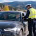 A uitat să-și pună centura și s-a ales cu dosar penal, rămânând și pieton