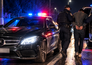 Șofer reținut după o oprire în Putna. Polițiștii spun că abia se ținea pe picioare, vorbea incoerent și a refuzat atât etilotestul, cât și recoltarea de sânge
