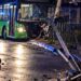 Șoferul TPL care a lovit cinci mașini și un stâlp, fiind mort de beat la volan, a fost reținut. Bărbatul fusese concediat pentru consum de alcool, dar Curtea de Apel Suceava a obligat societatea să-l reangajeze