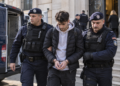 Studentul traficant de droguri din Gura Humorului, condamnat inițial la aproape 6 ani de închisoare, a obținut reducerea pedepsei cu peste doi ani. Condamnat definitiv la 3 ani și 4 luni, tânărul a fost dus la Penitenciarul Botoșani