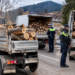 Polițiștii suceveni își arată vigilența în fața transporturilor ilegale de câțiva metri cubi de lemn. Trei autoutilitare depistate într-o zi, aproape 10 metri cubi confiscați și un vehicul indisponibilizat