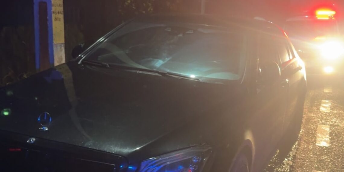 Urmărire ca în filme, de la Rădăuți la Milișăuți. Un ucrainean băut, la volanul unui Mercedes S-Class, a fugit de polițiști, a sărit un gard și a fost imobilizat cu spray lacrimogen. Amendă de aproape 20.000 de lei